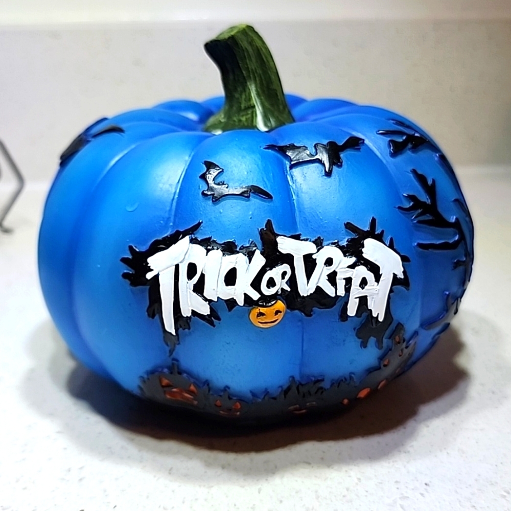 Color changing Pumpkin. Trick or Treat New no tags